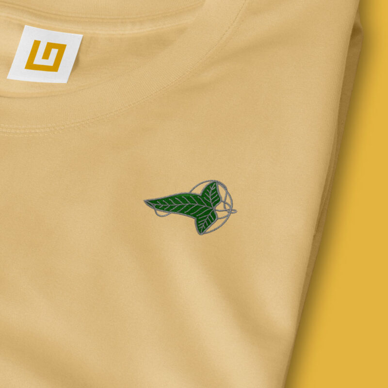 Camiseta Bordada - Broche LOTR